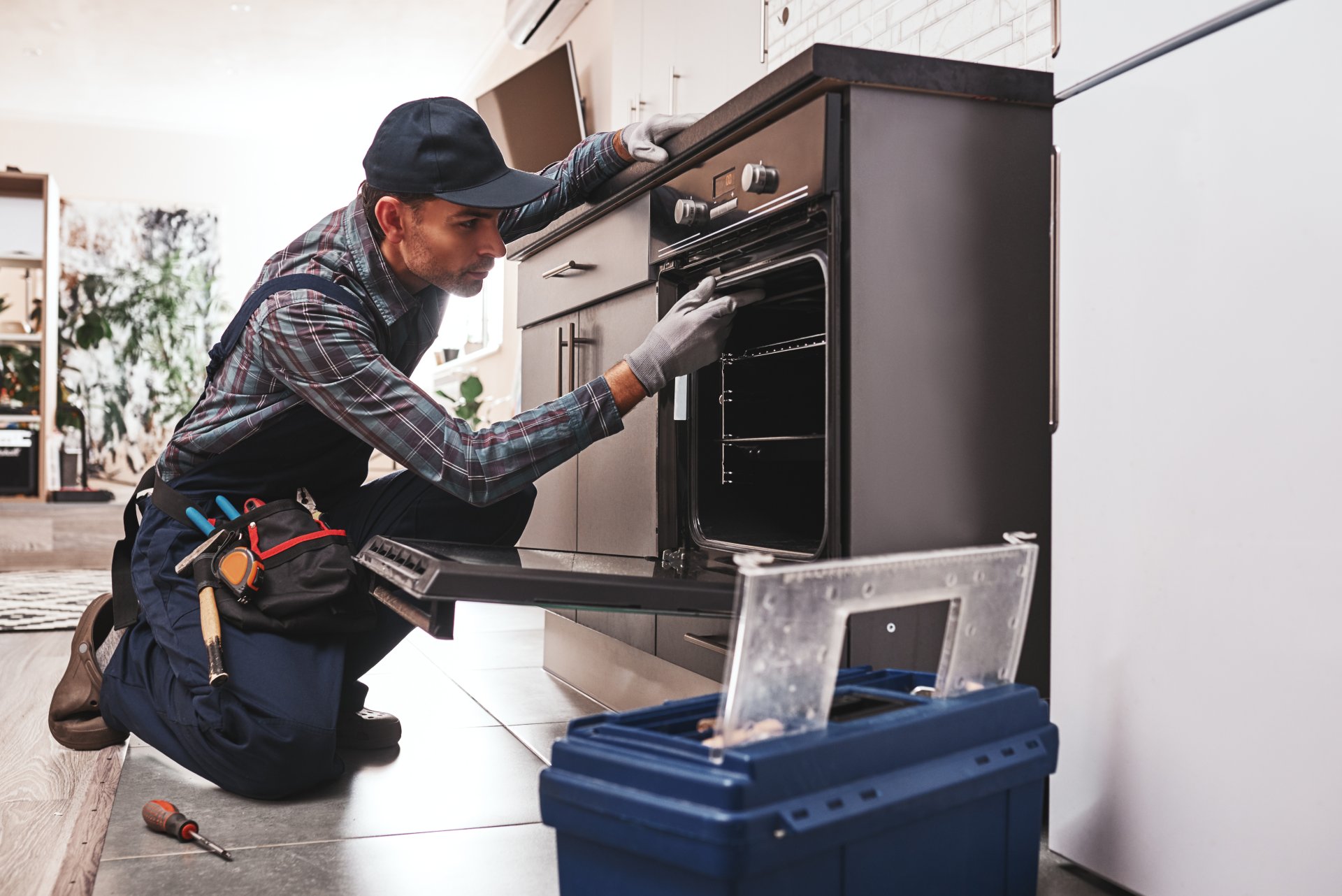 Testing oven temperature with thermometer - essential DIY diagnostic